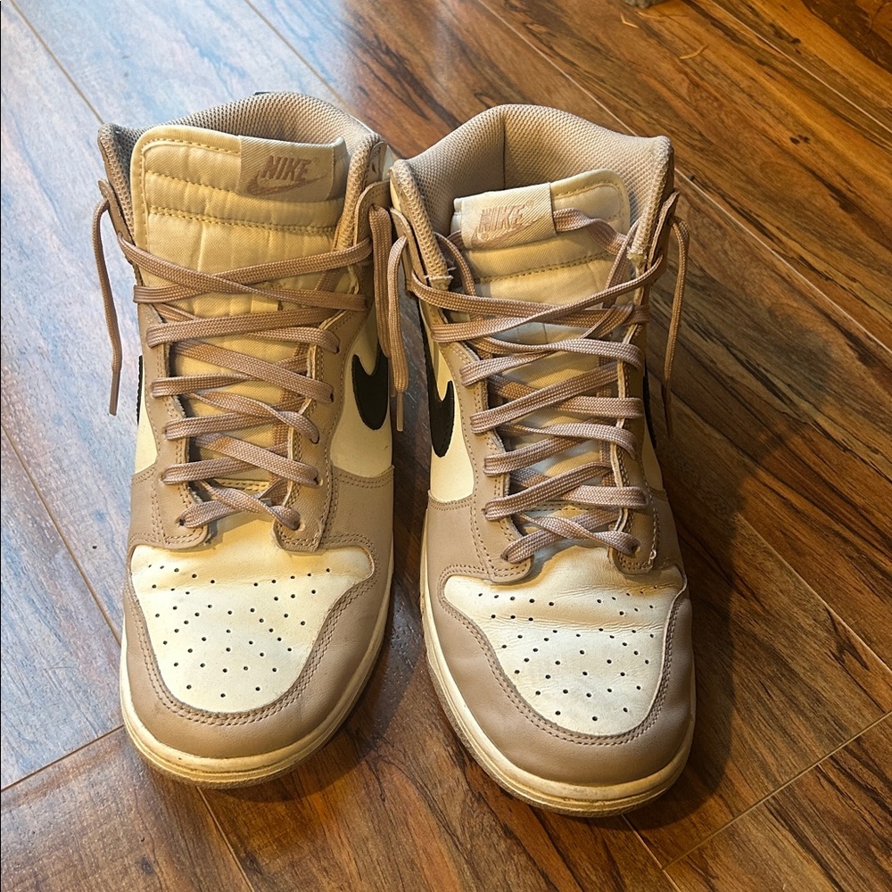 Nike High-Top Dunks - Picture 4 of 4
